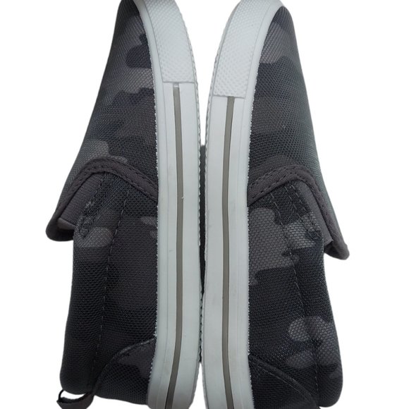 Revolution Camouflage Slip-on Shoes Little Boy Size 13 NWOT - Picture 6 of 6